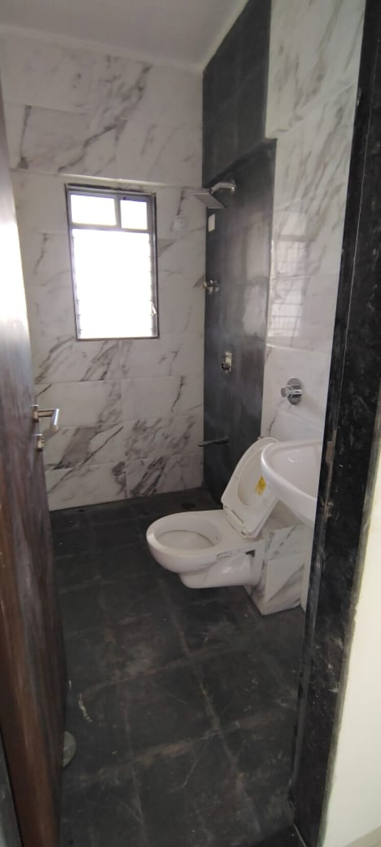 Bathroom, shree-swami-krupa-annapurna-niwas 2 Bedroom 700 Sq.Ft. Apartment In Naupada Thane 8035559