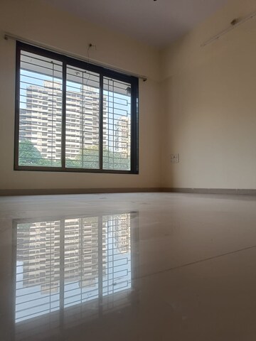 Room in 2 BHK Apartment at Lodha Vista, Lower Parel – for Rent