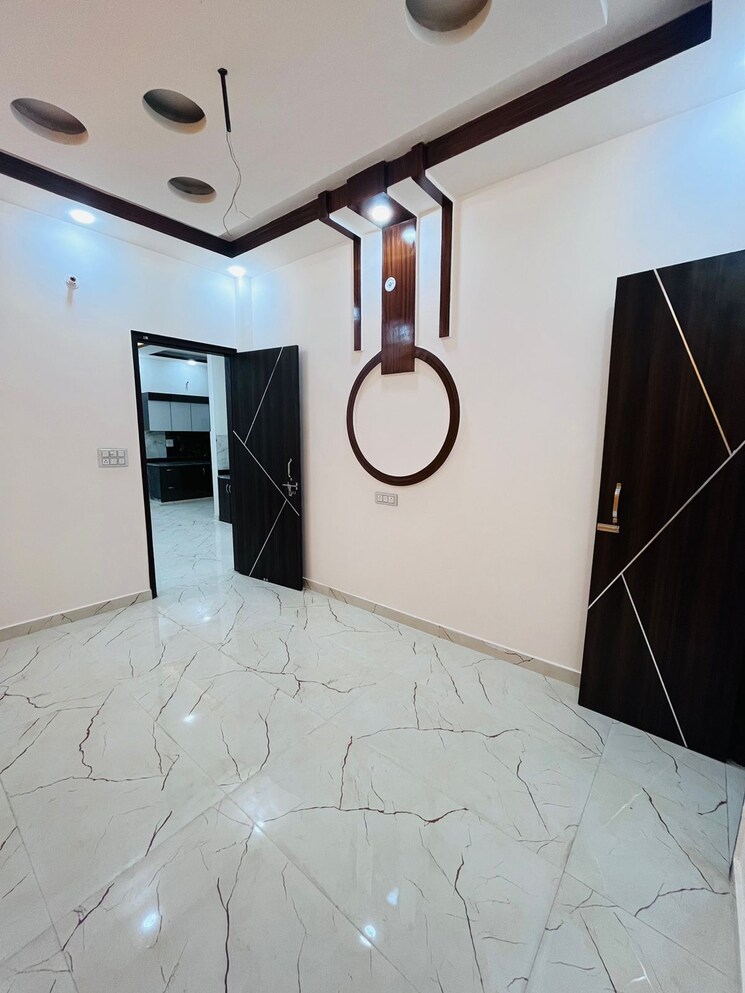 Room, madhavpuram 3 Bedroom 128 Sq.Yd. Apartment In Madhavpuram Meerut 8035568