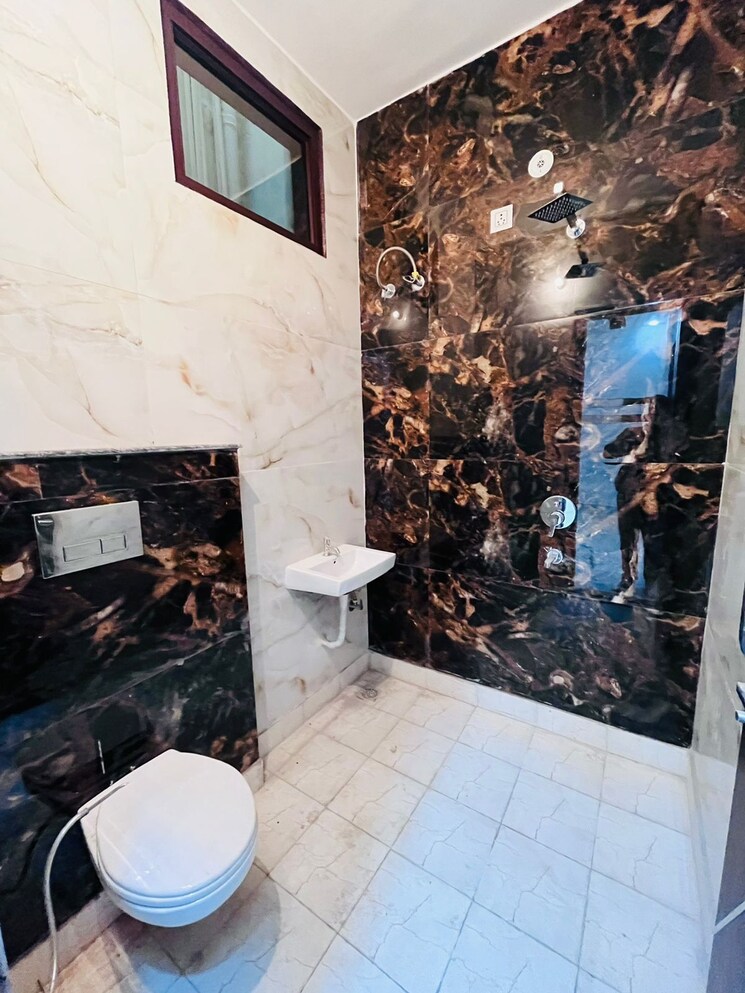 Bathroom, madhavpuram 3 Bedroom 128 Sq.Yd. Apartment In Madhavpuram Meerut 8035568