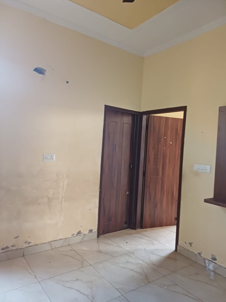Room, sector 115 3 Bedroom 70 Sq.Yd. Independent House In Sector 115 Mohali 8035653