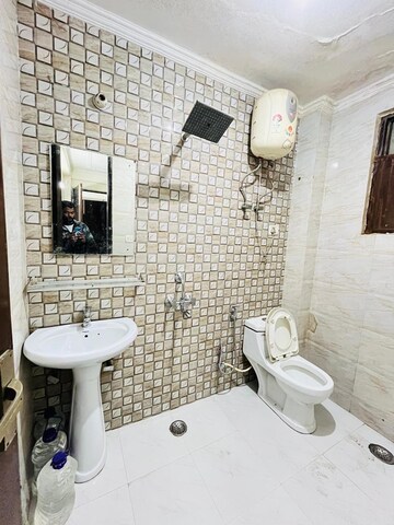 Master Bedroom in 3 BHK Builder Floor at Paryavaran Complex – for Rent