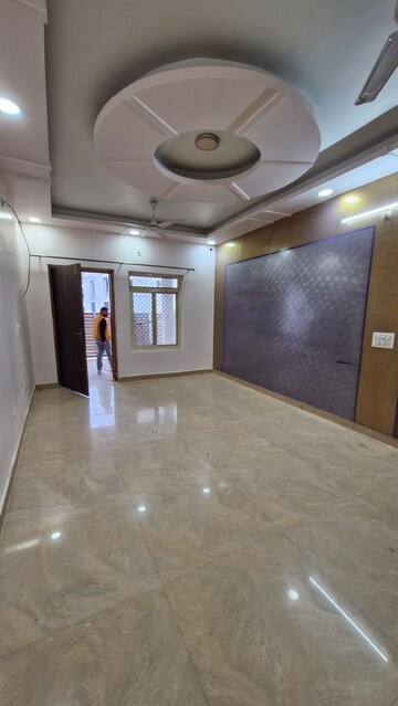 Furnished Amenities in 2 BHK Builder Floor at Gms Road – for Rent