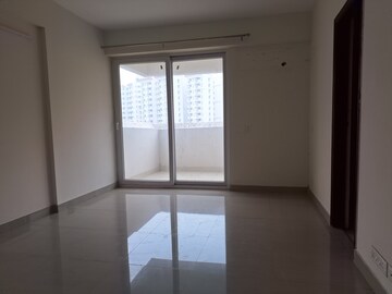 Room in 3 BHK Apartment at Ramprastha City The Edge Towers, Sector 37d – for Rent