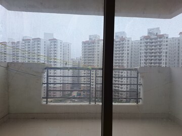 Room in 3 BHK Apartment at Ramprastha City The Edge Towers, Sector 37d – for Rent