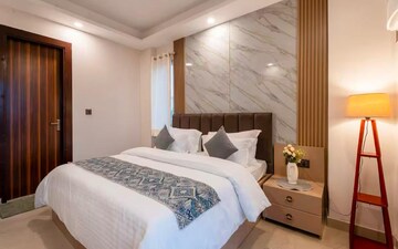 2 BHK Apartment For Rent in Emaar The Palm Drive-Palm Studios, Sector 66