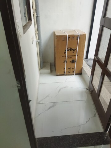 Room in 3 BHK Builder Floor at Ansal Sushant Lok I, Sector 43 – for Rent