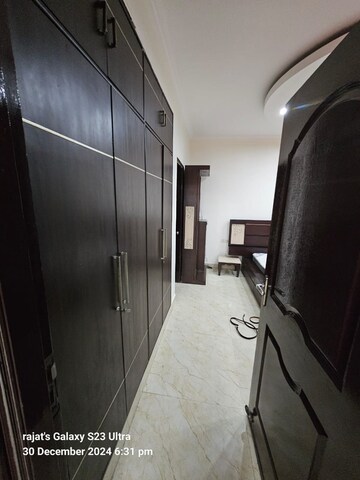 Bathroom in 3 BHK Apartment at DLF Richmond Park, Sector 43 – for Rent