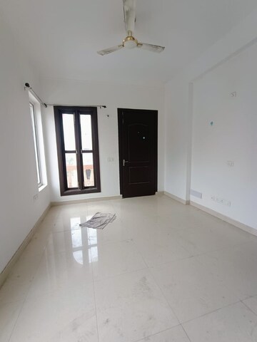 Room in 3.5 BHK Villa at Amrapali Leisure Valley, Tech Zone 4 Greater Noida – for Rent
