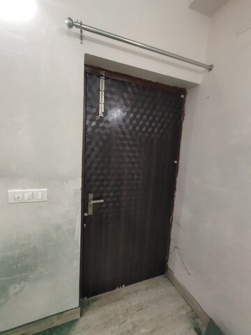 Furnished Amenities in 2.5 BHK Apartment at Amrapali Golf Homes, Sector 4 Greater Noida – for Rent
