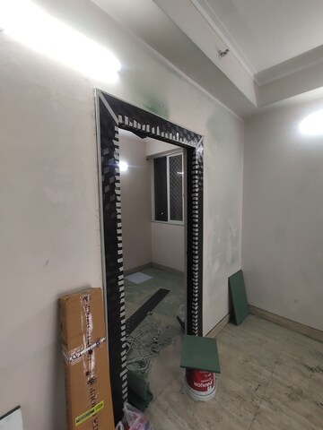 Furnished Amenities in 2.5 BHK Apartment at Amrapali Golf Homes, Sector 4 Greater Noida – for Rent
