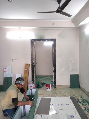 Bedroom in 2.5 BHK Apartment at Amrapali Golf Homes, Sector 4 Greater Noida – for Rent