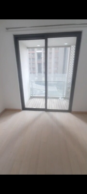 Room in 2 BHK Apartment at Lodha New Cuffe Parade, Wadala – for Rent