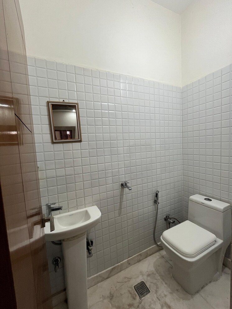 Bathroom, sector 117 4 Bedroom 200 Sq.Yd. Independent House In Sector 117 Mohali 8035827