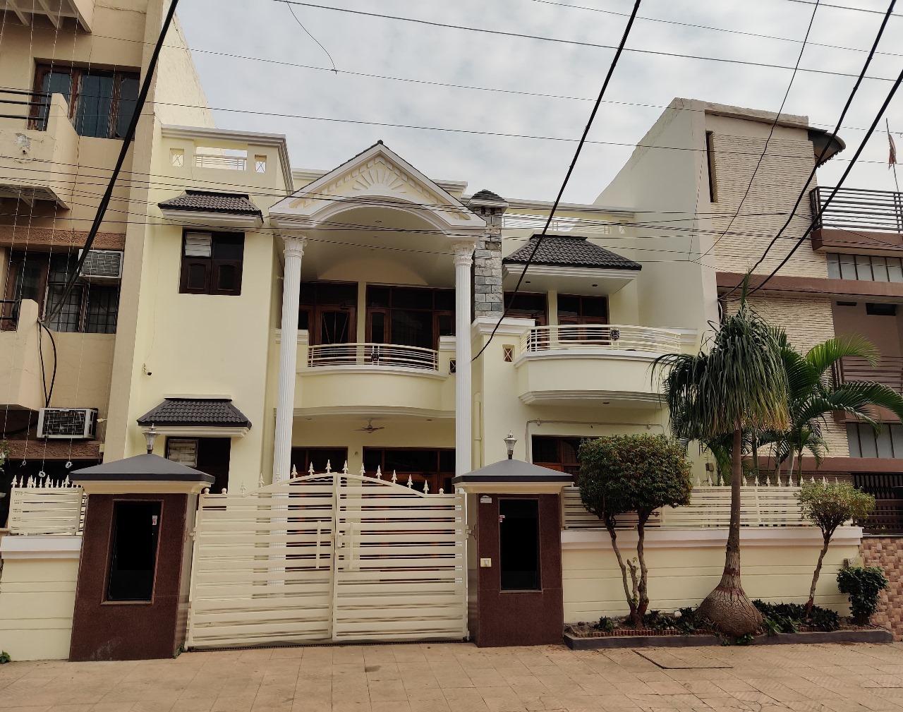 5 BHK + Study Room Villa For Sale in D R Estate 