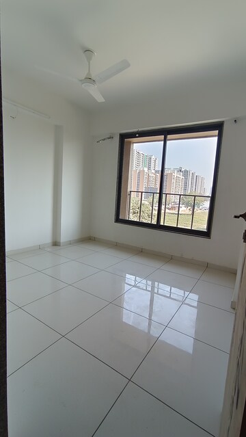 Room in 3 BHK Apartment at Shela – for Rent