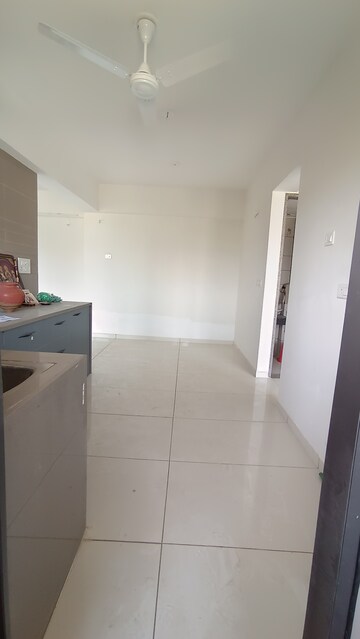 Room in 3 BHK Apartment at Shela – for Rent