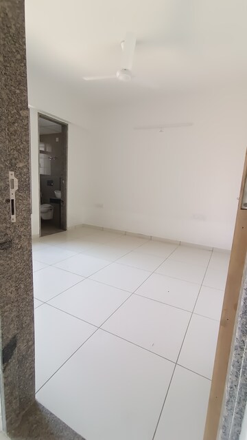Room in 3 BHK Apartment at Shela – for Rent