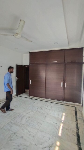 Room in 3 BHK Apartment at Begumpet – for Rent