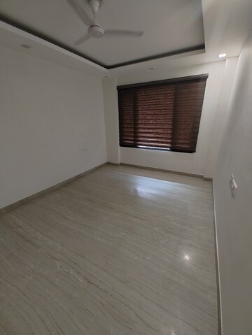 Room in 3 BHK Builder Floor at Sushant Lok 3, Sector 57 – for Rent