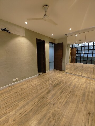 Room in 3 BHK Builder Floor at Sushant Lok 3, Sector 57 – for Rent