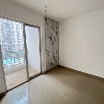 Room in 3 BHK Apartment at Mascot Patel Neotown, Amrapali Dream Valley – for Rent