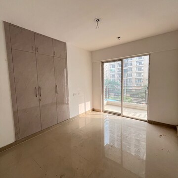 Room in 3 BHK Apartment at Mascot Patel Neotown, Amrapali Dream Valley – for Rent