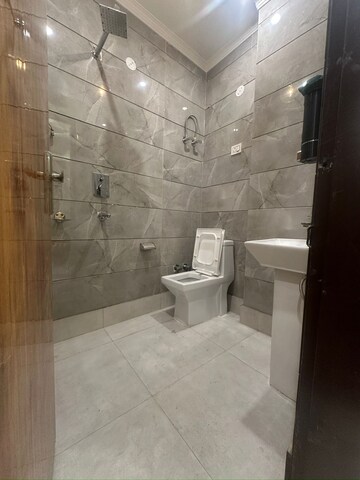 Attached Bathroom in 4 BHK Builder Floor at Dwarka Mor – for Rent