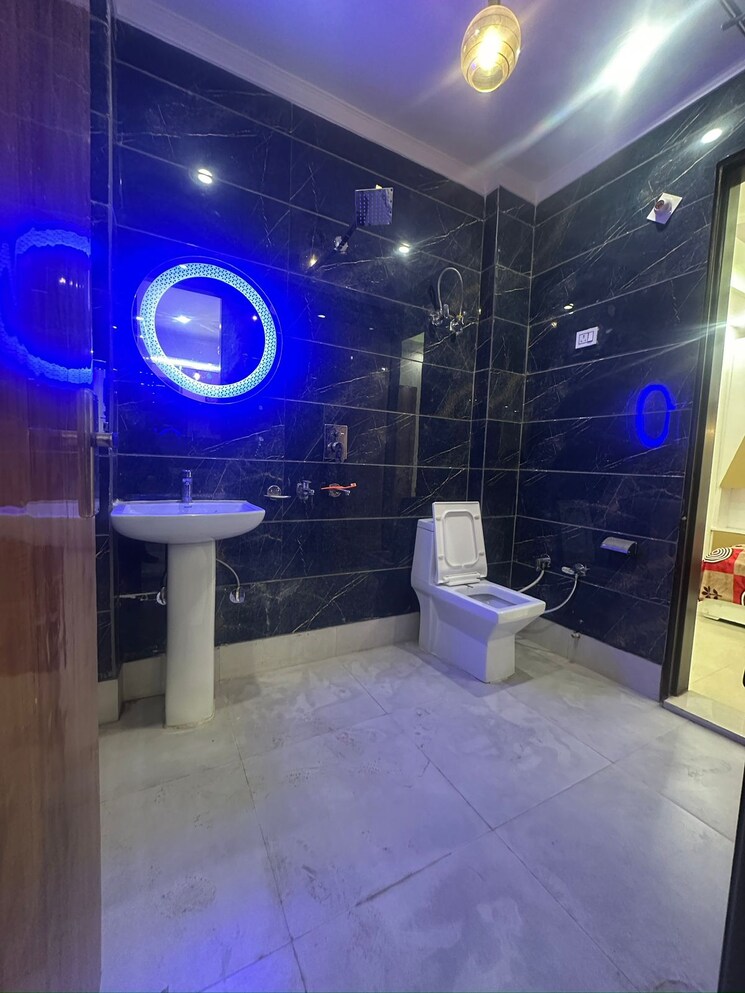Bathroom, dwarka mor 4 Bedroom 1080 Sq.Ft. Builder Floor In Dwarka Mor Delhi 8035887