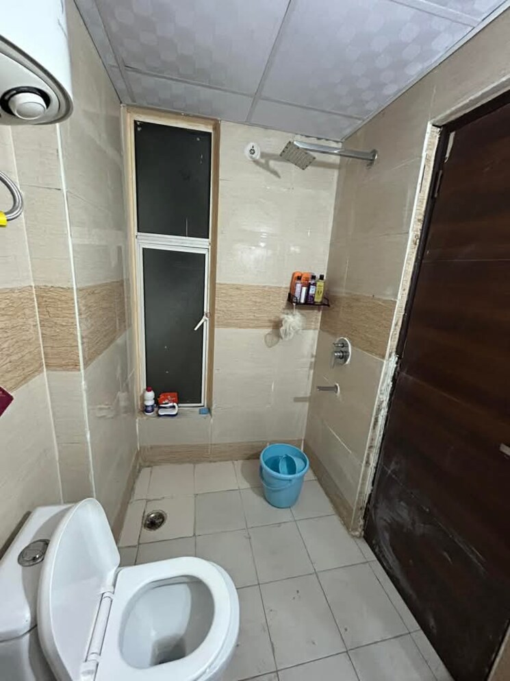 Bathroom, sector 16b greater noida 2 Bedroom 890 Sq.Ft. Apartment In Sector 16b Greater Noida Greater Noida 8035912