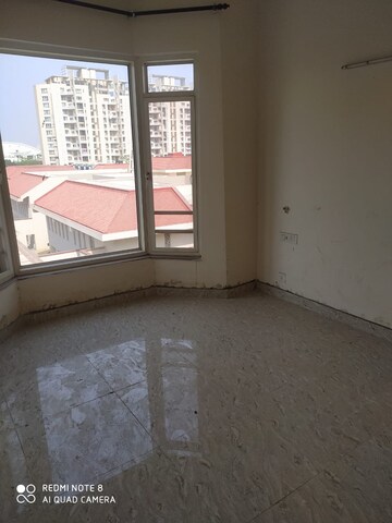 Room in 3 BHK Apartment at Jaypee Spa Court, Jaypee Greens – for Sale