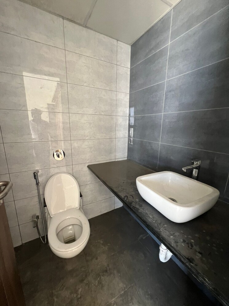 Bathroom, paranjape-broadway 2 Bedroom 825 Sq.Ft. Apartment In Wakad Pune 8035985