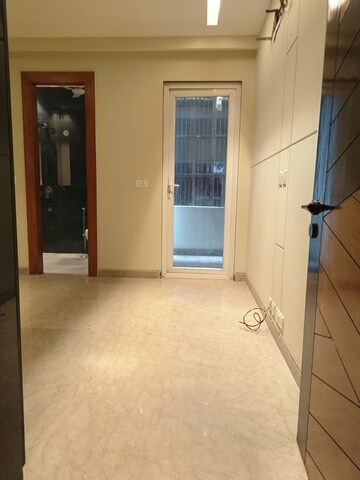 Room in 4 BHK Builder Floor at Ansal Sushant Lok I, Sector 43 – for Rent