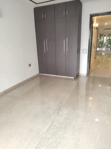 Room in 4 BHK Builder Floor at DLF Silver Oaks, Sector 26 – for Rent