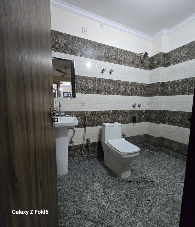 Attached Bathroom, chattarpur 2 Bedroom 855 Sq.Ft. Builder Floor In Chattarpur Delhi 8036029
