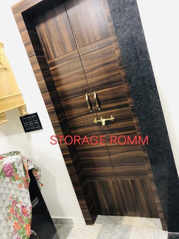 Room in 3 BHK Apartment at Bodakdev – for Rent