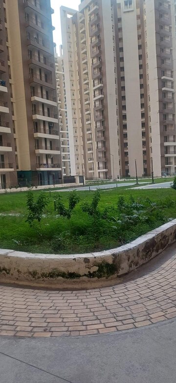 2 BHK Apartment For Sale in Amrapali Leisure Park, Amrapali Leisure Valley