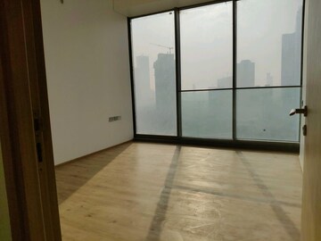 Room in 4 BHK Apartment at Rustomjee Crown, Prabhadevi – for Rent
