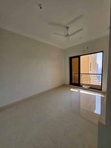 2 BHK Apartment For Rent in K Raheja Heights, Malad East
