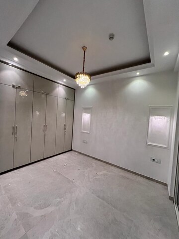 Room in 3 BHK Apartment at Indiabulls Sky Forest, Lower Parel – for Rent