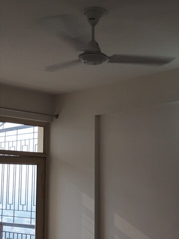 Room in 3 BHK Apartment at Gomti Nagar – for Rent
