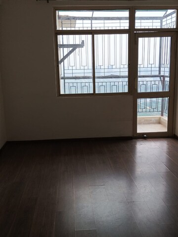 Room in 3 BHK Apartment at Gomti Nagar – for Rent