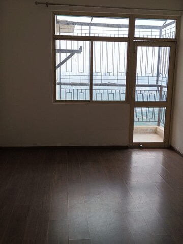Room in 3 BHK Apartment at Gomti Nagar – for Rent