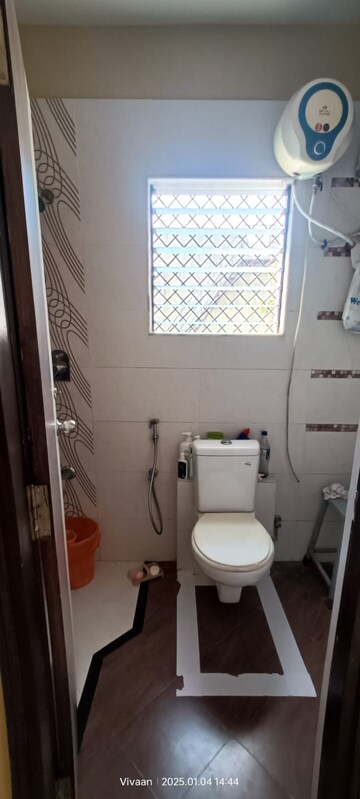 Bathroom in 2 BHK Apartment at Accord Park Esencia, Ellora Park – for Sale