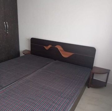Bedroom in 2 BHK Apartment at Gomti Nagar – for Rent
