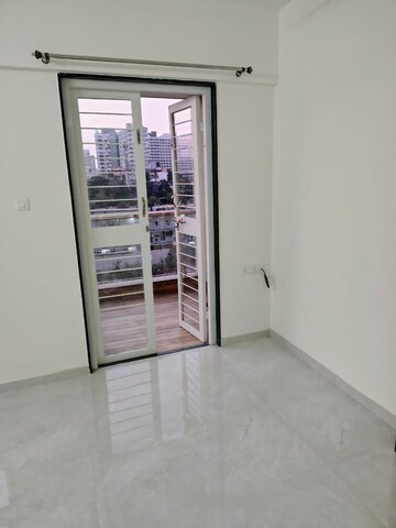 Room in 3 BHK Apartment at Park Express, Baner – for Rent