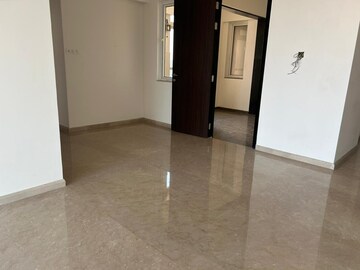 Room in 3.5 BHK Apartment at Kalpataru Radiance, Goregaon West – for Rent