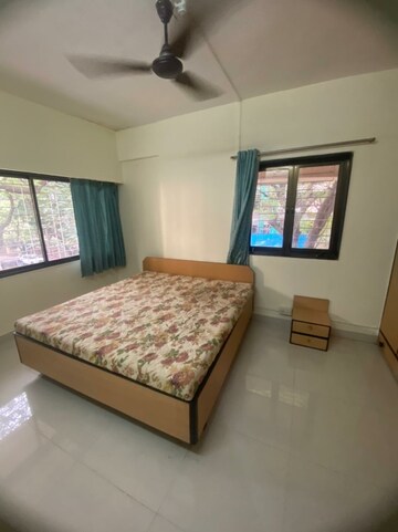 2 BHK Apartment For Rent in Neel Sagar Apartment Pali Hill, Bandra West