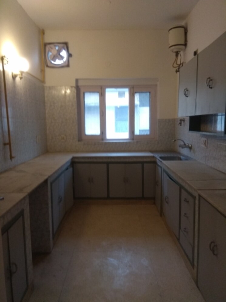 Kitchen, maharani bagh 5 Bedroom 1100 Sq.Yd. Independent House In Maharani Bagh Delhi 8036464