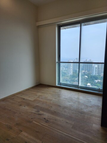 Room in 3 BHK Apartment at Indiabulls Sky Forest, Lower Parel – for Rent